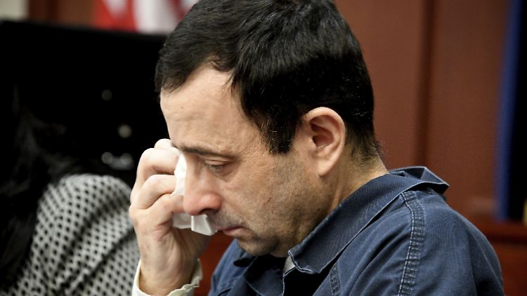 Im Gerichtssaal entschuldigt sich Larry Nassar bei seinen Opfern.
