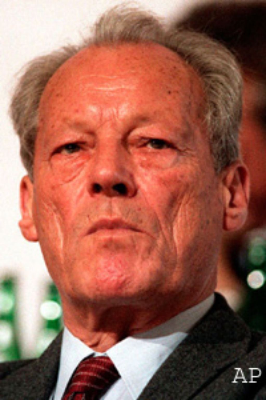 Die dänischen Sozialdemokraten hatten den Coup eingefädelt: Sie schlugen Willy Brandt dem Nobelpreiskomitee vor. Der Osloer Ausschuss wählte daraufhin dann auch den damaligen deutschen Bundeskanzler unter 39 Kandidaten für den Friedensnobelpreis aus. Brandt bekam die Nachricht am 20. Oktober 1971.