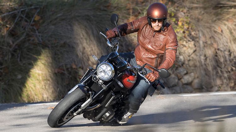 Kawasaki Z900RS.