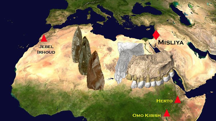 Misliya-Höhle im Karmelgebirge, an dem versteinerten Knochen gefunden worden sind. Erst 2017 berichteten Anthropologen von menschlichen Überresten, die in Djebel Irhoud (l., Marokko) gefunden worden waren und die mehr als 300.000 Jahre alt sind. 