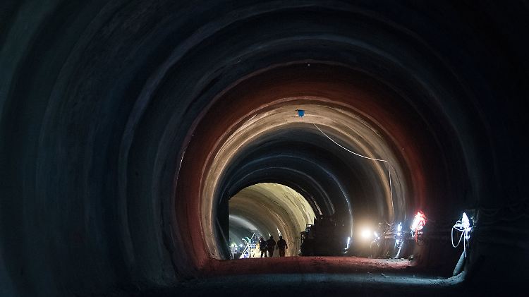 Licht am Ende des Tunnels? Bei Stuttgart 21 ist das eine schwierige Prognose. Hier ein Blick in den Tunnel Bad Cannstatt, der im Rahmen des Bahnprojekts gegraben wird.