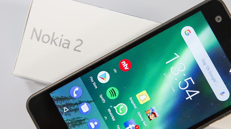 Das Nokia 2 hat einen großen Akku und einen kleinen Speicher.