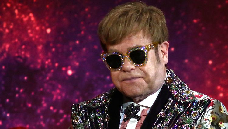 Sein Krankenhausaufenthalt brachte ihn zum Nachdenken: Elton John.