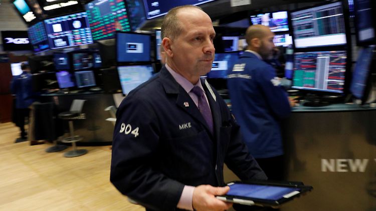 Wochenende in New York: An den US-Börsen ziehen die Aktien von Amazon und Intel kräftig an.