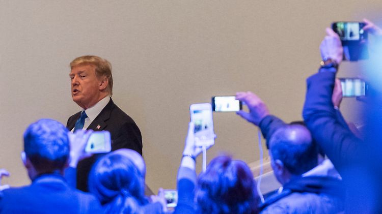 Auf einem Level: Die liberale Crowd ist ganz aufgeregt beim Besuch des Nationalisten Trump in Davos.