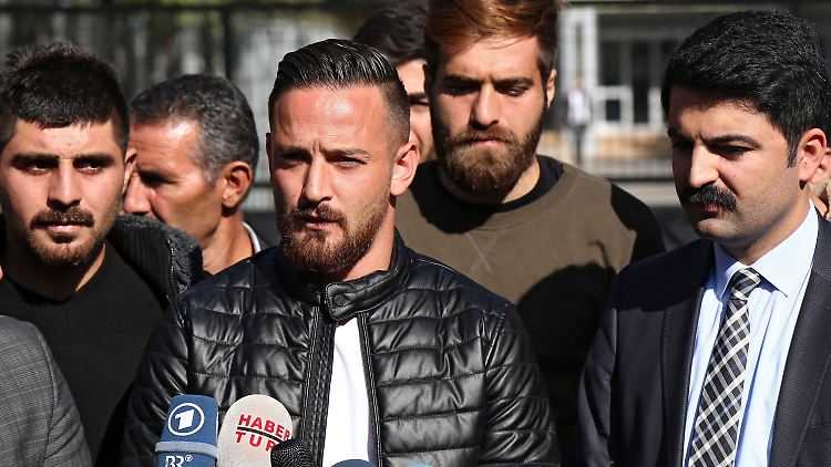 Deniz Naki muss zusätzlich zu seiner Sperre eine Geldstrafe an die Fußballföderation zahlen.