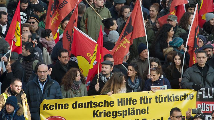 Am Nachmittag löste die Polizei den Protestzug auf.
