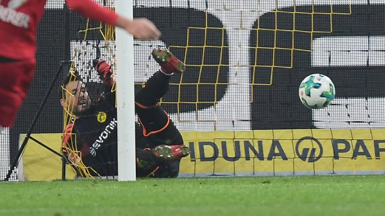 Roman Bürki empfiehlt manchen BVB-Fans, lieber zu Hausen zu bleiben.