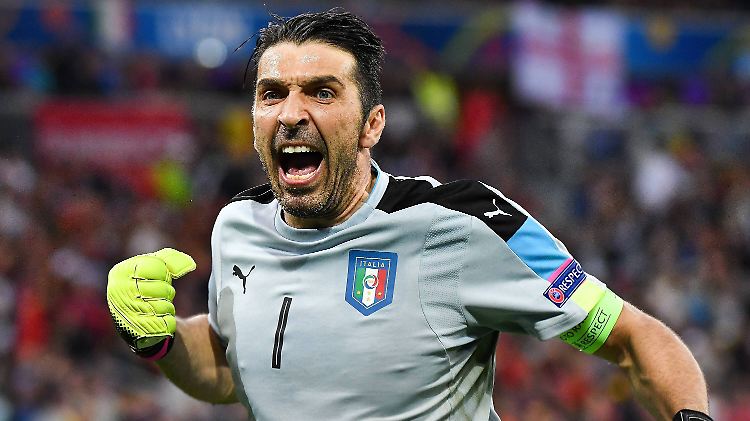 "Selbst mit 80 Jahren, wenn plötzlich kein Torhüter da wäre, dürfte man mich anrufen": Gianluigi Buffon.