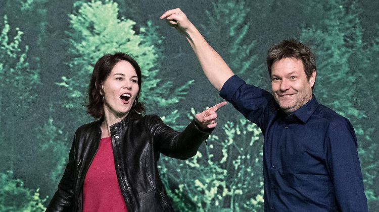 Große Politik mit Fröhlichkeit: Annalena Baerbock und Robert Habeck.