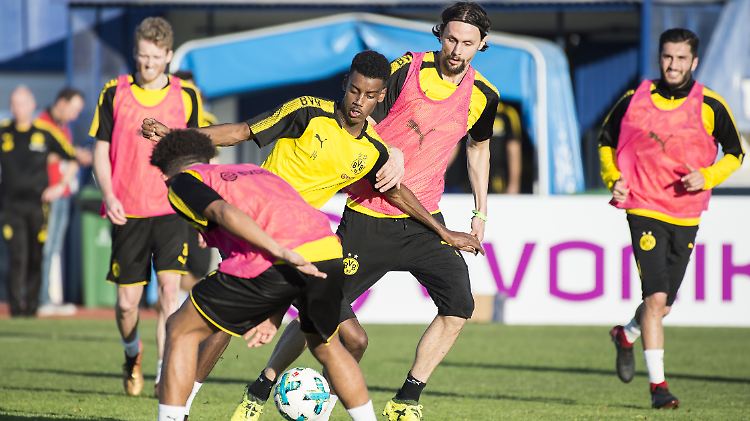 Kämpfen nicht nur Isak und Sancho demnächst um einen Platz in der BVB-Elf? 