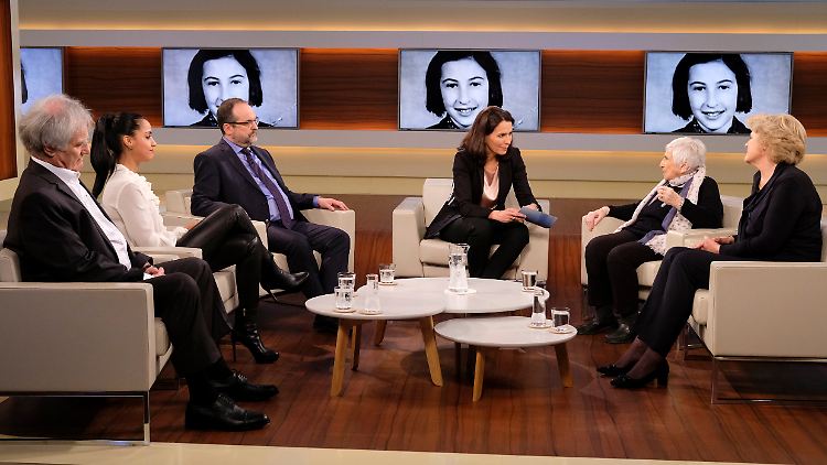 Wills Gäste, von links nach rechts: Julius H. Schoeps, Sawsan Chebli, Wenzel Michalski, Esther Bejarano und Monika Grütters.