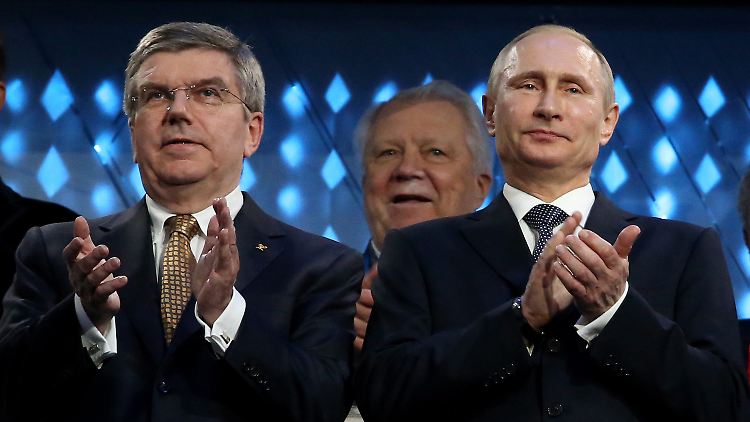 Wer wusste was? Thomas Bach und Wladimir Putin Ende Februar 2014 bei der Schlussfeier in Sotschi.