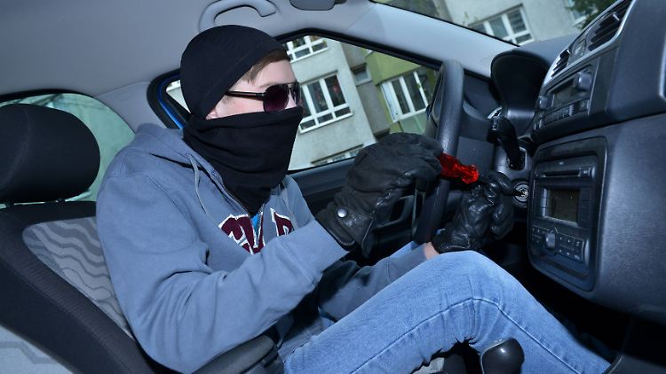  Findet sich das Fahrzeug innerhalb eines Monats nach Diebstahl wieder an, muss es vom Eigentümer auch zurückgenommen werden.