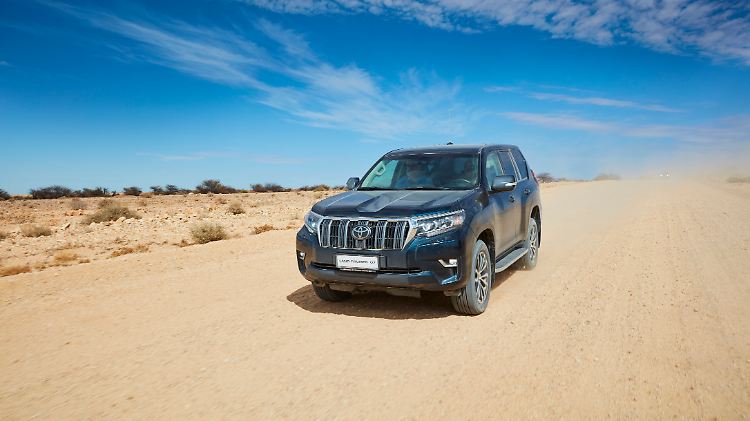 Auffallendste Neuerung des Land Cruiser sind die moderneren Scheinwerfer.