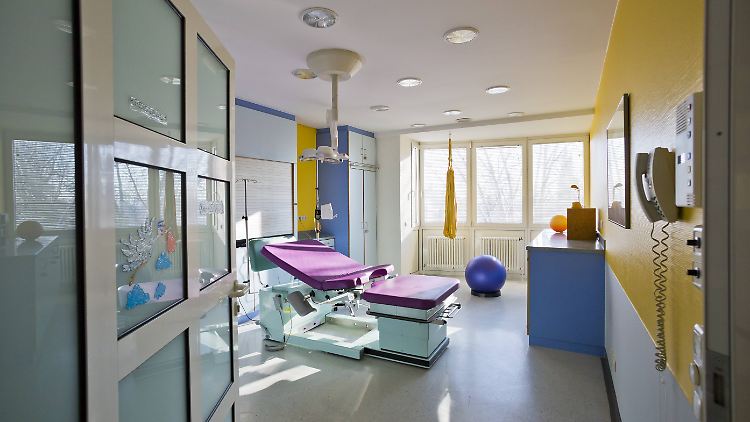 Die Studie des Picker-Instituts zeigt eine klare Tendenz: Geburten in großen Kliniken sind nicht unbedingt angenehmer.