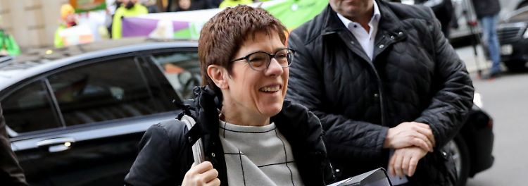 Themenseite: Annegret Kramp-Karrenbauer