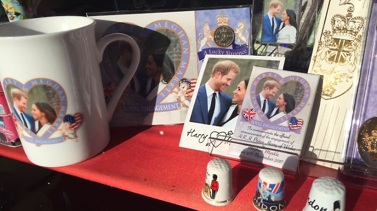Andenken in einem Souvenirladen in Windsor.