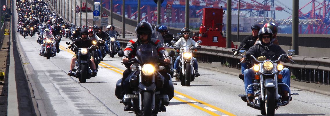 Treue, aber immer älter: die echten Harley-Fans.