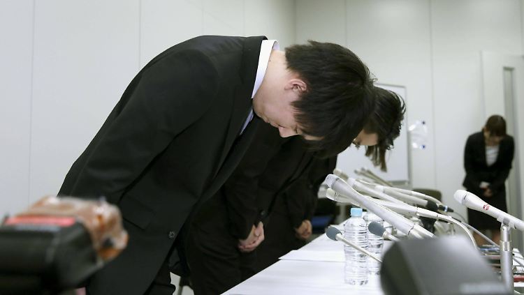 In der Welt der Kryptowährungen sind keineswegs alle Traditionen überholt: Die Betreiber der Plattform Coincheck entschuldigen sich bei ihren Nutzern mit der in Japan üblichen tiefen Verbeugung. 