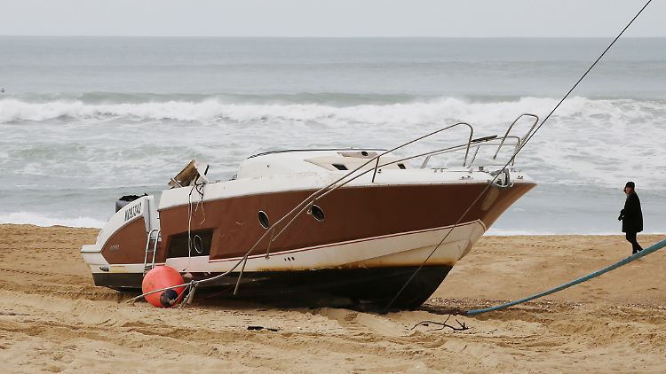 Am Strand bei Hossegor: Das Boot von Pierre Agnès.