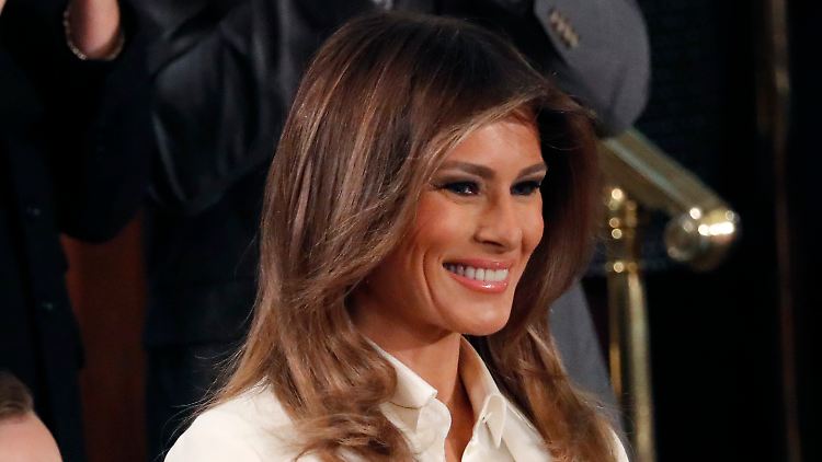In der Farbe der Suffragetten? Oder ganz unschuldig? Bei Melania Trump ist sicher alles gut durchdacht. 