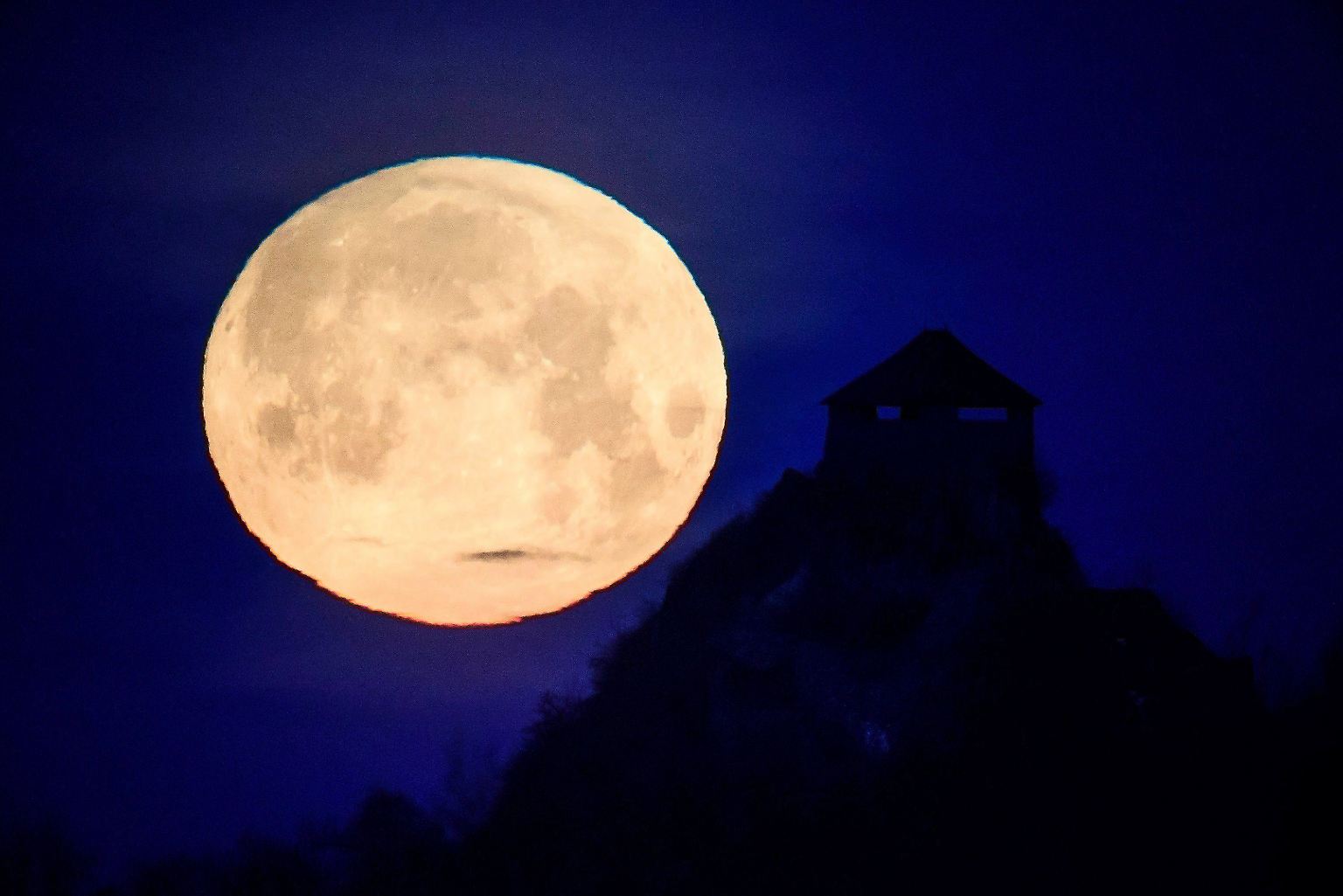 Supermond, ...