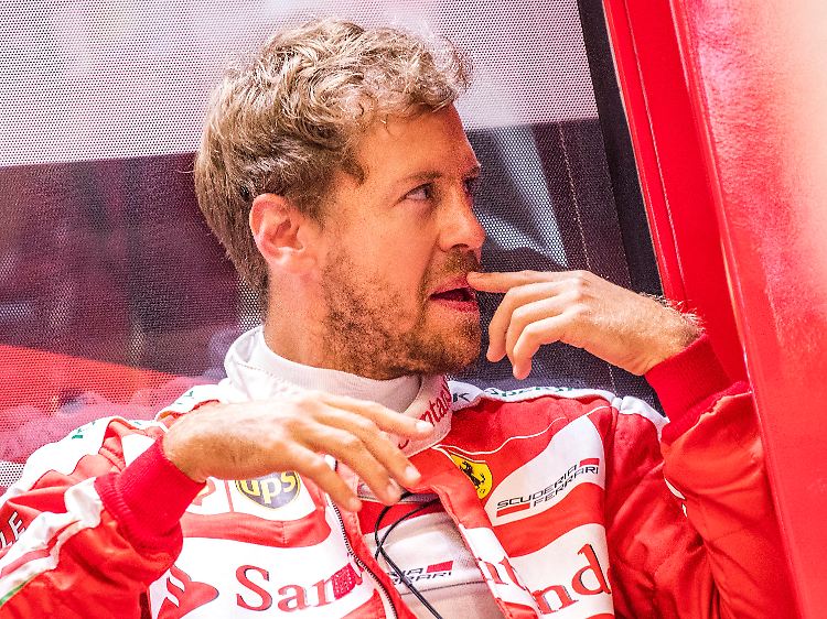 Während der Fahrt stecken Sebastian Vettels Hände in Handschuhen - bald mit neuem Gadget.