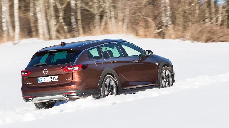 Das Opel-eigene Torque Vectoring macht den Insignia Country Tourer auch für leichtes Gelände tauglich.