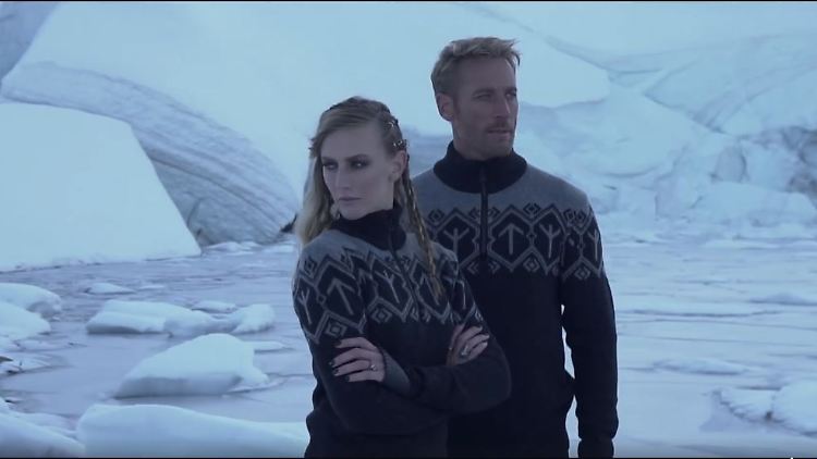 Die Pullover kosten etwa 200 Euro.