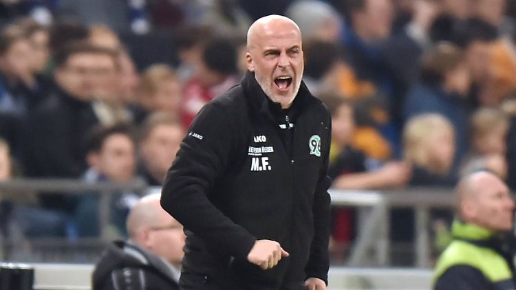 Damals brüllte Frontzeck noch die Spieler von Hannover 96 an.