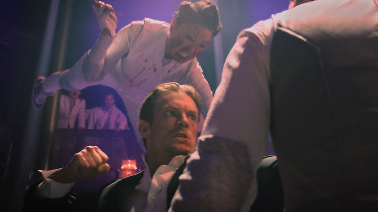 Joel Kinnaman spielt die Hauptrolle in der neuen Netflix-Serie "Altered Carbon".