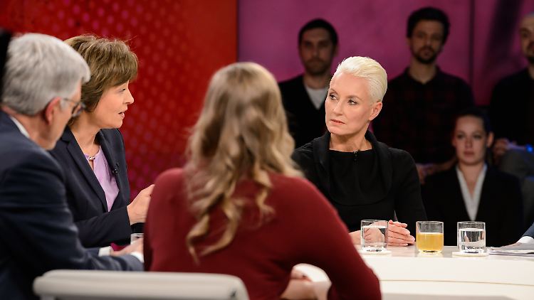 Regisseur Wedel soll die ehemalige Schauspielerin Patricia Thielemann (rechts) bei Dreharbeiten sexuell belästigt haben.