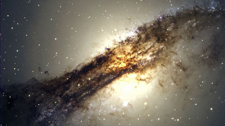 Neue FORS2-Aufnahme von Centaurus A, auch als NGC 5128 bezeichnet.