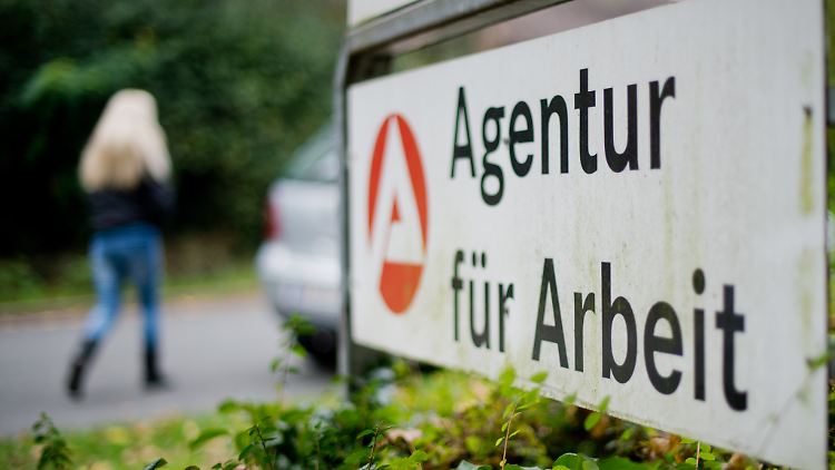Viele junge Menschen machen früh ihre ersten Erfahrungen mit der Arbeitsagentur. Die Ursache sind häufig sachgrundlos befristete Arbeitsverträge. Die SPD will diese abschaffen.