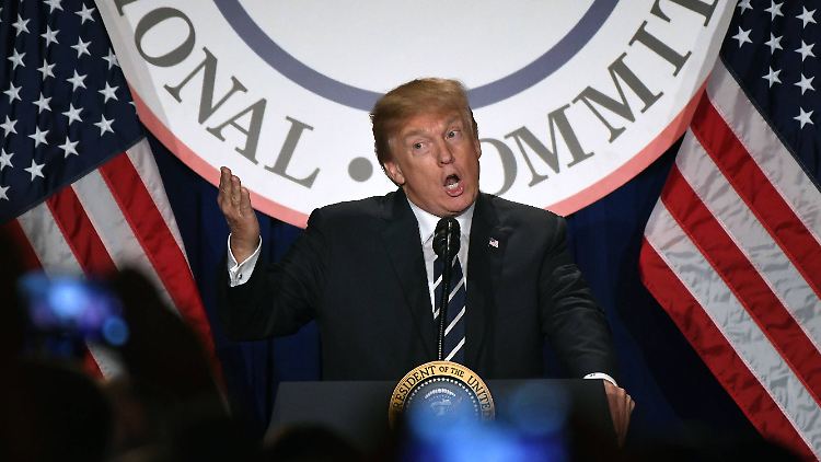 Trump wirft FBI und Justizministerium vor, parteiisch zu sein.