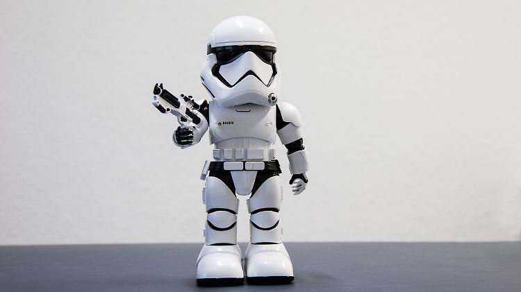 Der Ubtech-Stormtrooper sieht putzig aus, kann aber nicht viel.