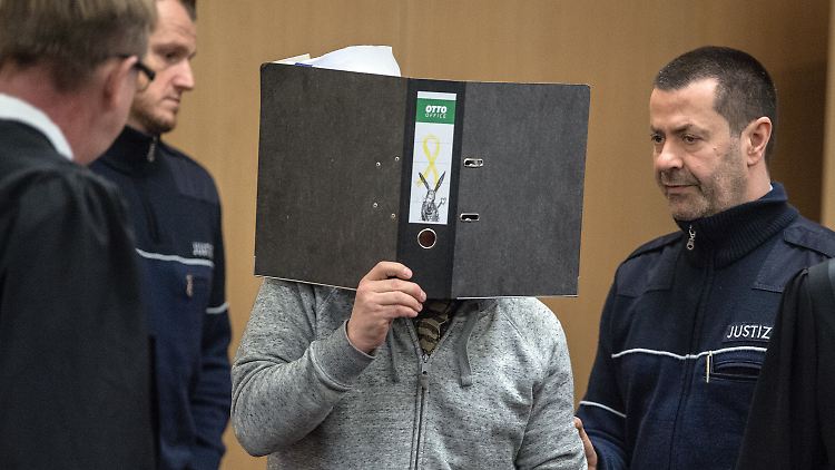 Der mutmaßliche Bombenleger konnte erst Jahre später gefasst werden. Nun steht er vor Gericht.