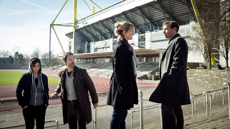 Konspiratives Treffen im Stadion: das Ermittlerteam und ihr zum Tode verdammter Ex-Kollege Zander.