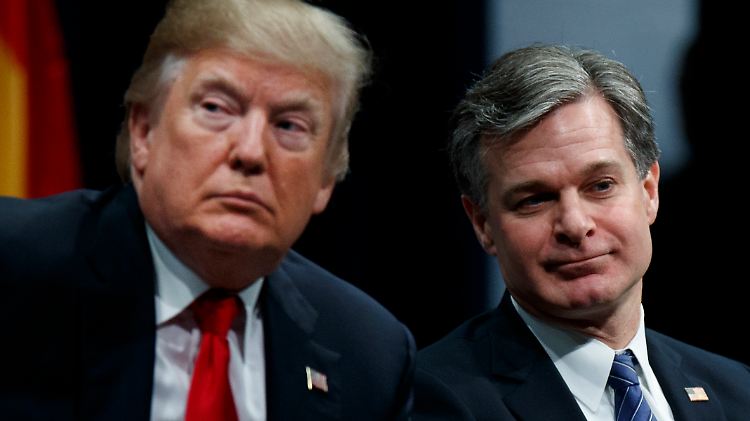 US-Präsident Trump (l.) und FBI-Direktor Wray.