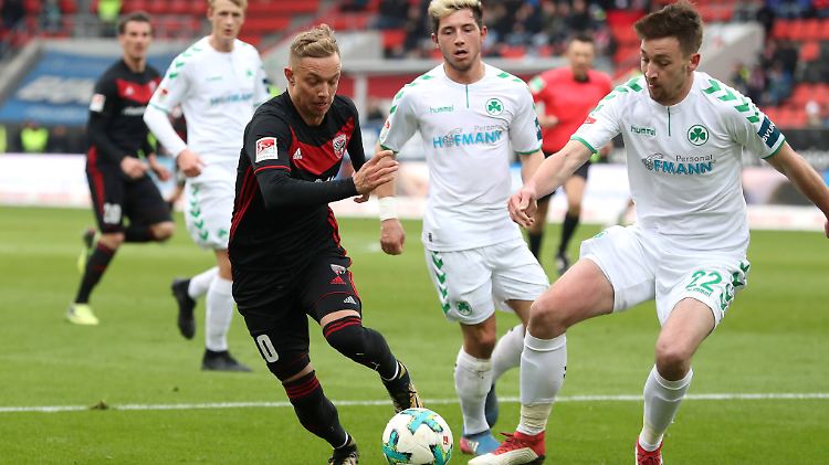 Sonny Kittel gibt in der 33. Minute die Richtung der Ingolstädter vor: Sein Treffer zum 1:0 zielt auf Sieg.