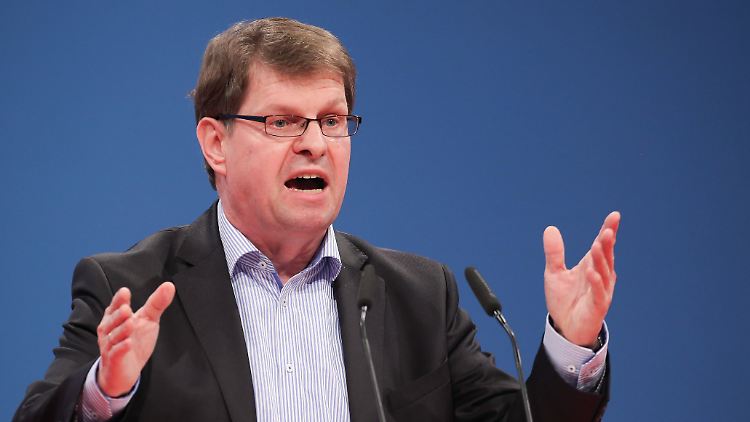 Ralf Stegner will hilfreich sein, wenn es um sprachliche Feinheiten geht.