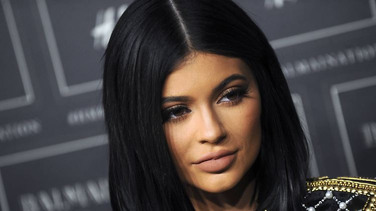 Kylie Jenner ist gerade mal 20 und laut Wikipedia  Reality-TV-Teilnehmerin, Friseurin, Unternehmerin und Model. Und jetzt auch noch Mutter.