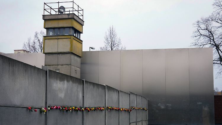 Heute sind die Reste der Berliner Mauer Gedenkstätte und Touristenmagnet.