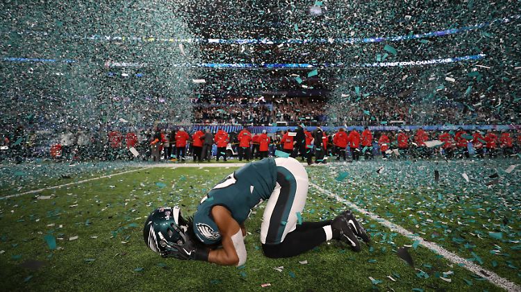 Patrick Robinson von den Philadelphia Eagles kann sein Glück kaum fassen.