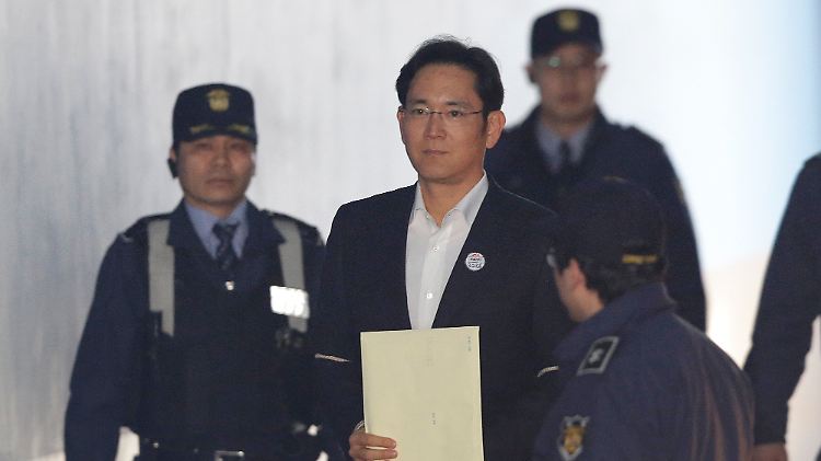 Traditionelle Vorstrafe: Bereits Lees Vater war wegen Korruption verurteilt worden ebenso wie andere mächtige südkoreanische Wirtschaftspatriarchen. 