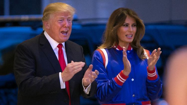 Donald und Melania Trump gaben sich anlässlich des Super Bowls mit einem recht harmonisch wirkenden Auftritt die Ehre. 
