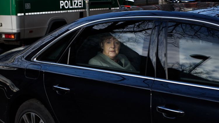 CDU-Chefin und Kanzlerin Angela Merkel muss sich noch ein bisschen Zeit nehmen, um eine erneute Koalition mit CSU und SPD zu schmieden.