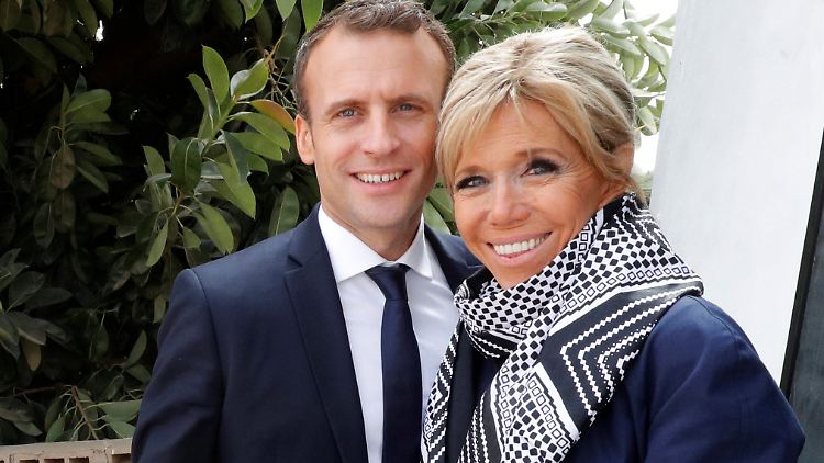 Brigitte und Emmanuel Macron müssen sich immer wieder grenzwertige Äußerungen zum Altersunterschied zwischen ihnen gefallen lassen.
