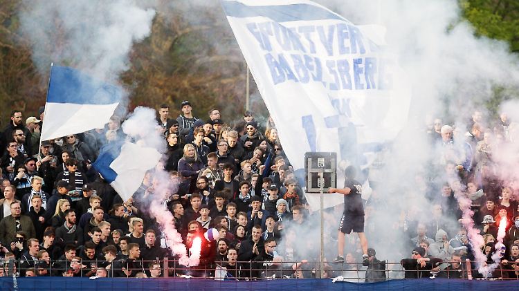 28. April 2017: Feuerwerk im Karl-Liebknecht-Stadion.